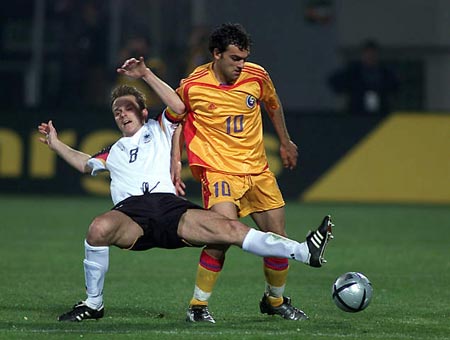 爱游戏平台-罗马尼亚国家队遭遇惨败,未能晋级的原因